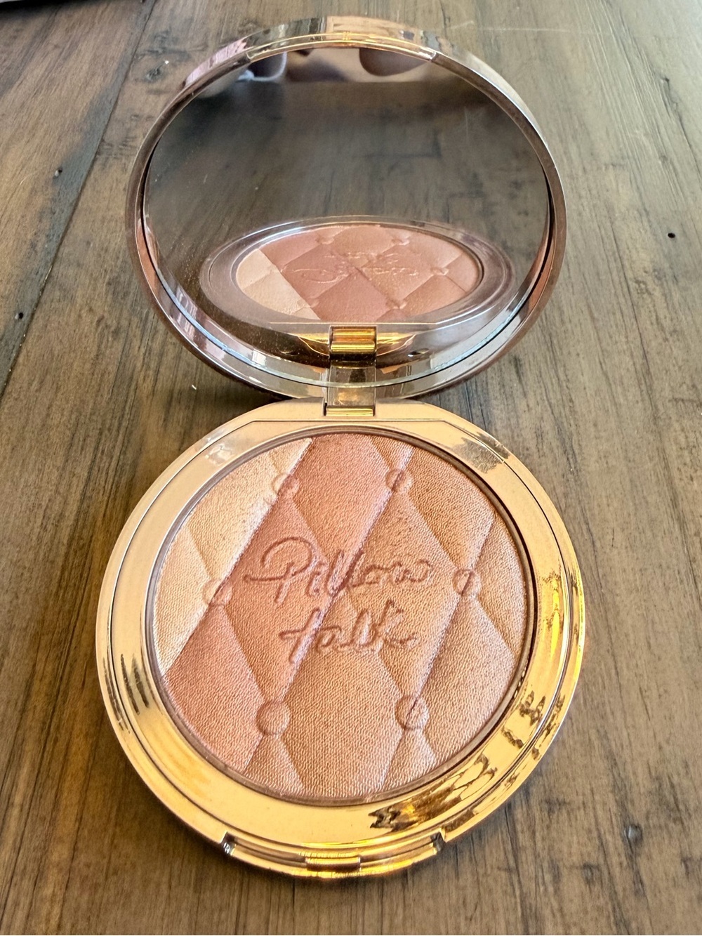 Discontinued Charlotte Tilbury Pillow Talk Multi Glow All Over Highlighter